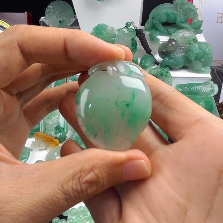 颈饰未镶嵌石英质玉