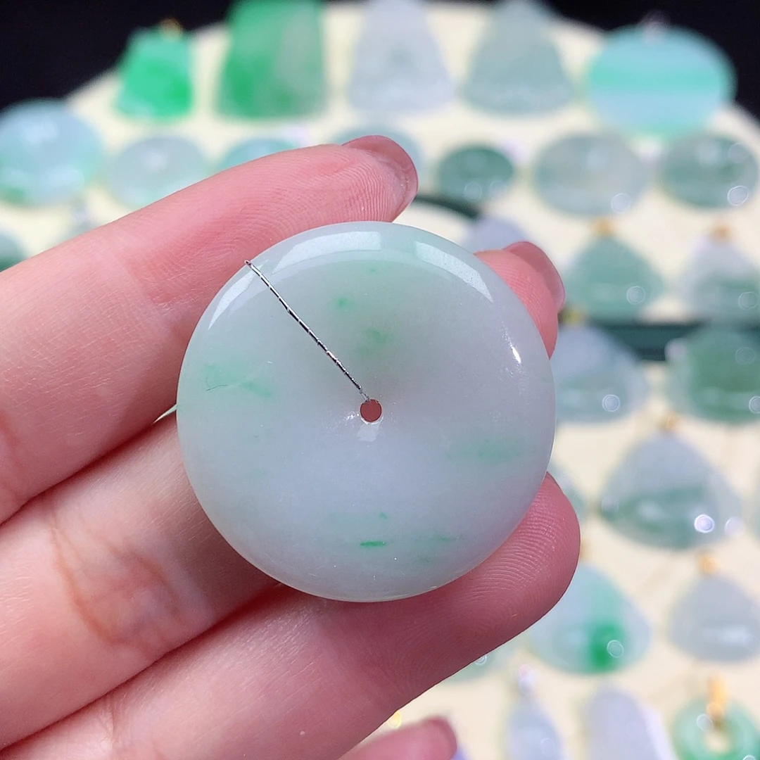 翡翠未镶嵌颈饰平安扣
