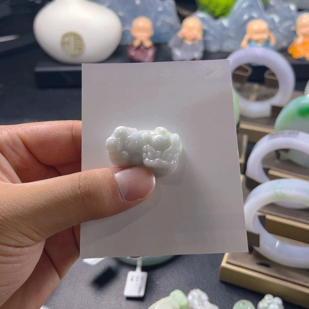 翡翠未镶嵌颈饰贾*文貔貅