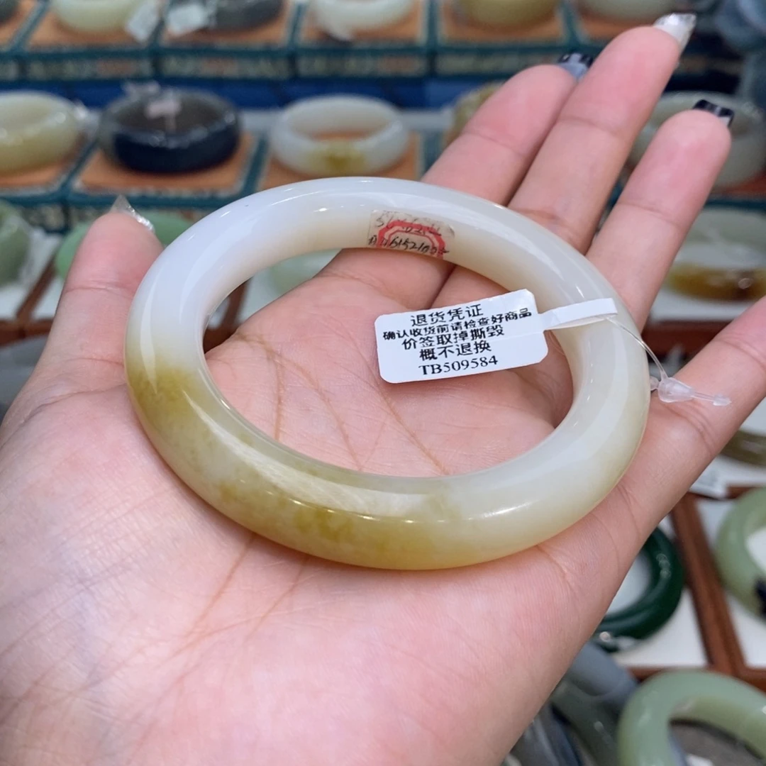 和田玉未镶嵌手镯和田玉且末糖白56