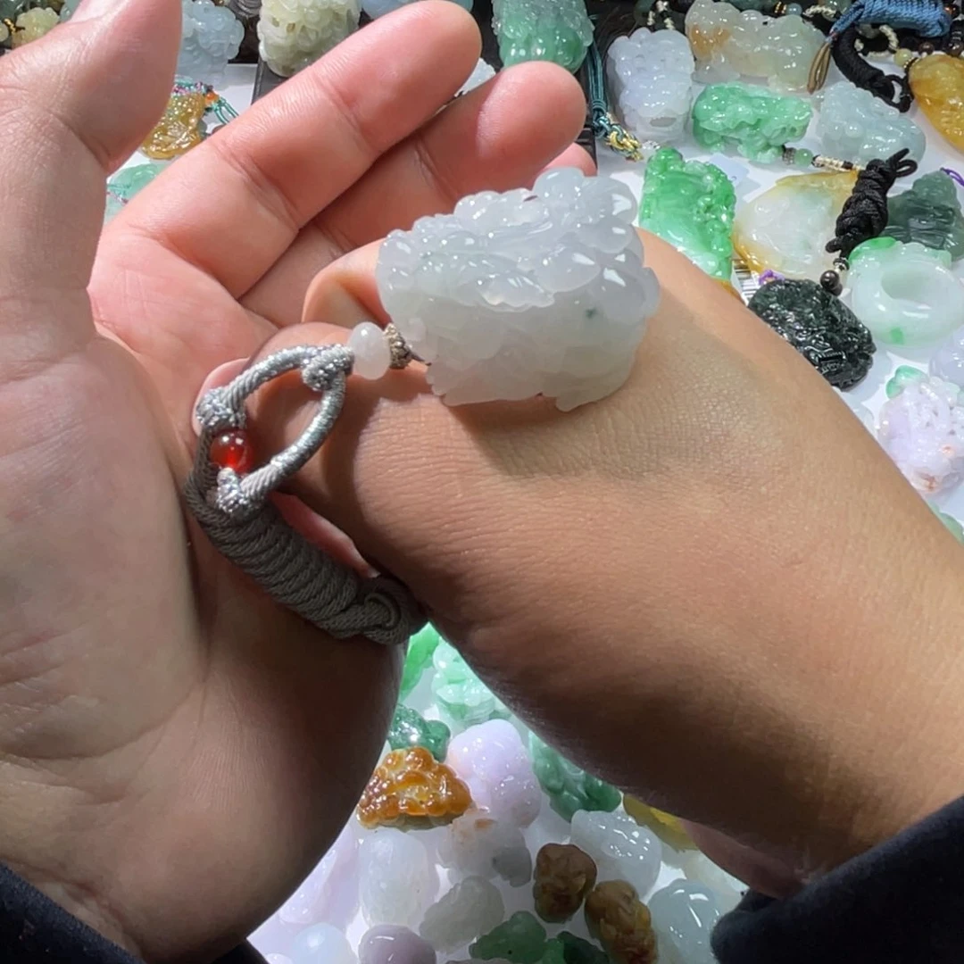 翡翠颈饰未镶嵌天然