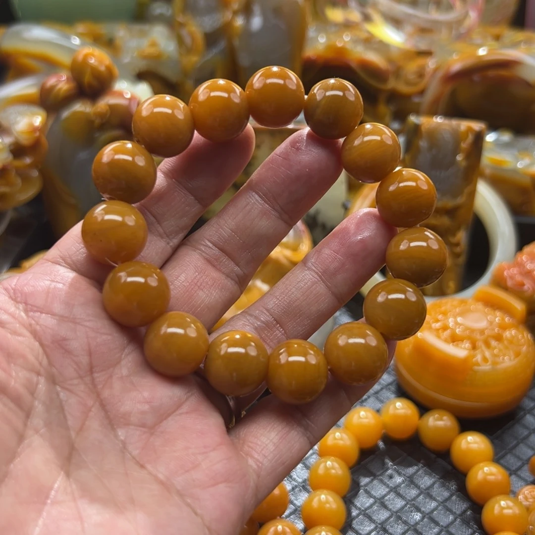 颈饰未镶嵌石英质玉