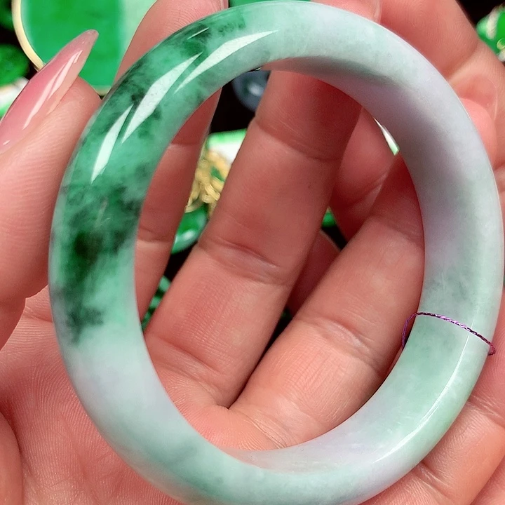 翡翠手镯未镶嵌翡翠手镯