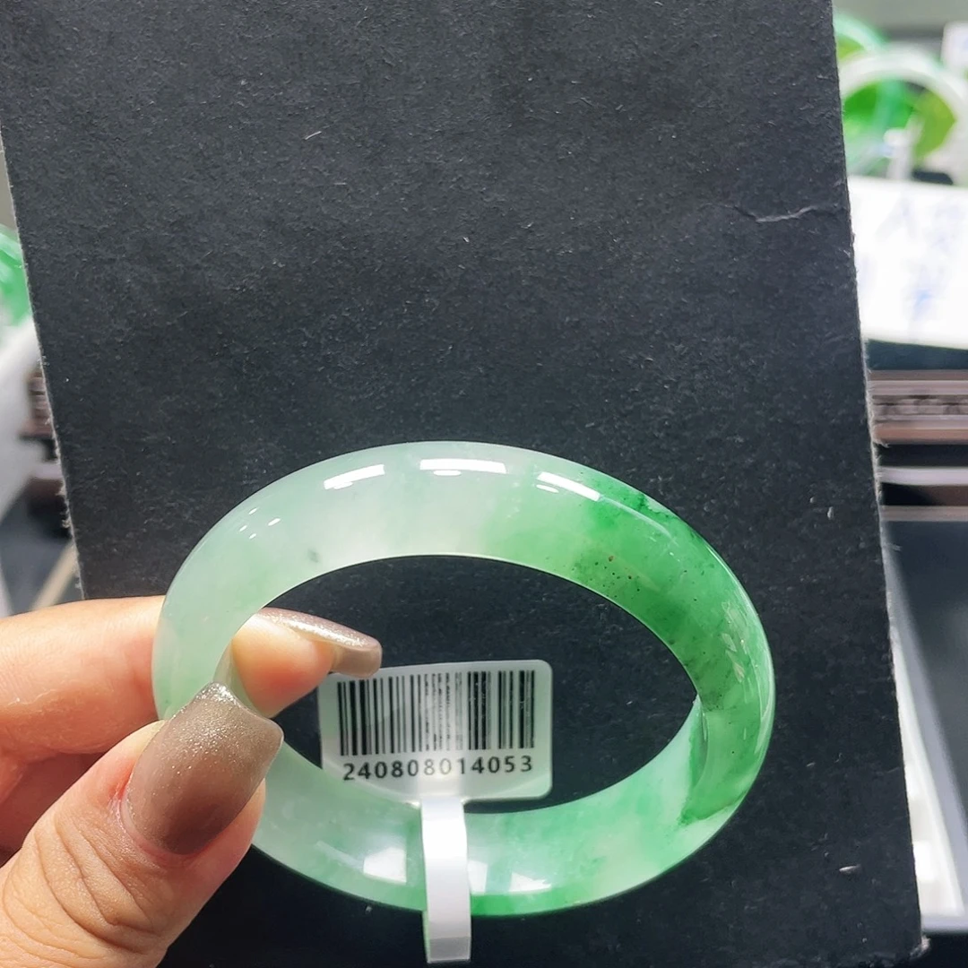 未镶嵌手镯石英质玉(非洲翠)