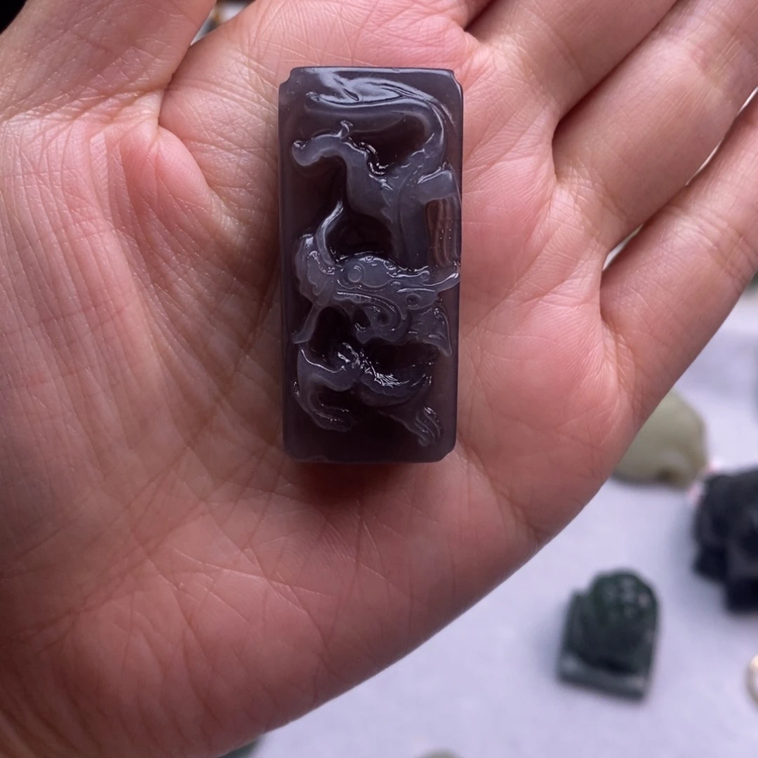 龙***藏和田玉未镶嵌颈饰