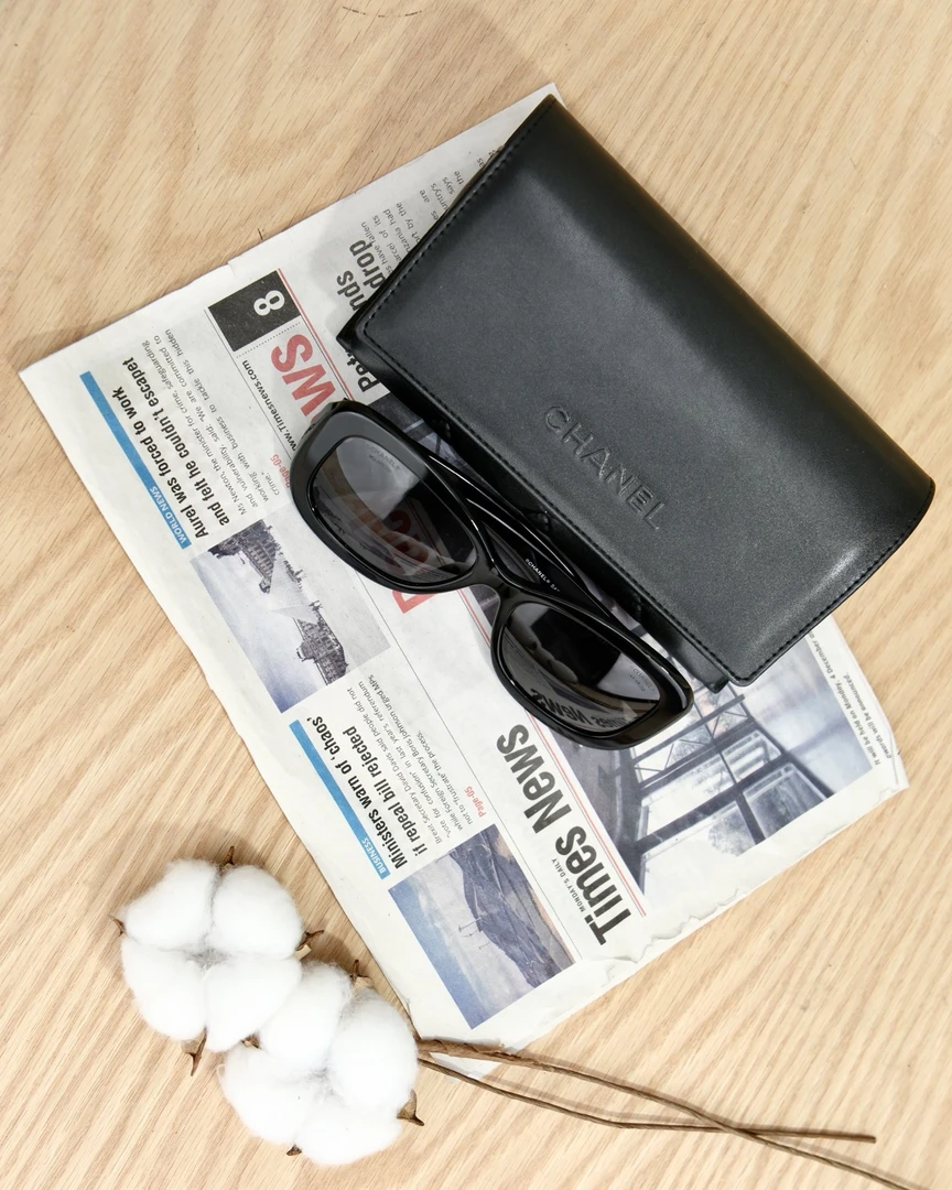 99新 Chanel/香奈儿 N1855)CHANEL 纯色Logo雕刻 蝶形太阳眼镜