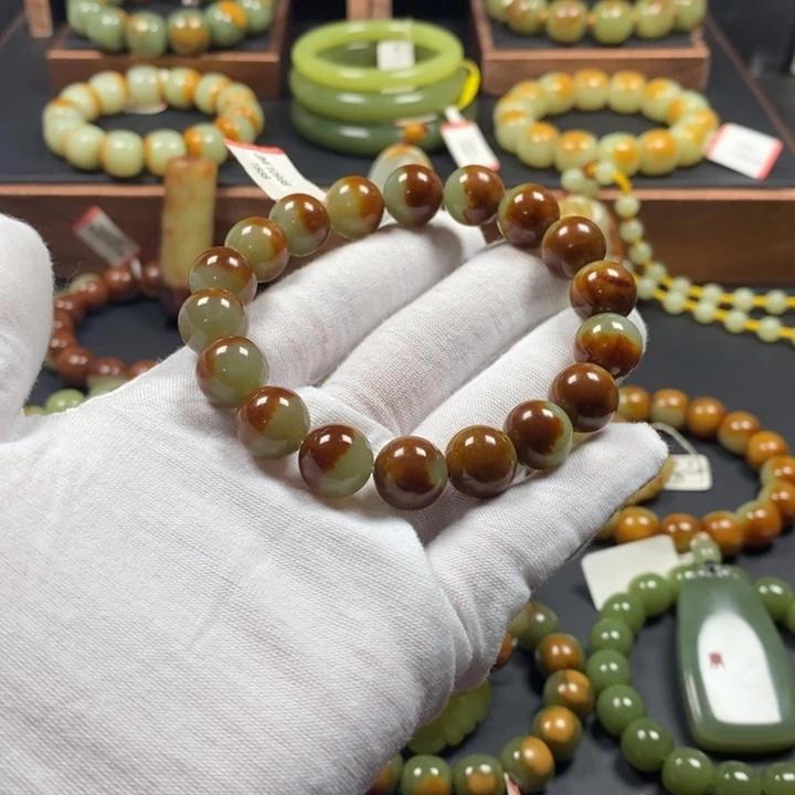 账***常透闪石质玉未镶嵌手链