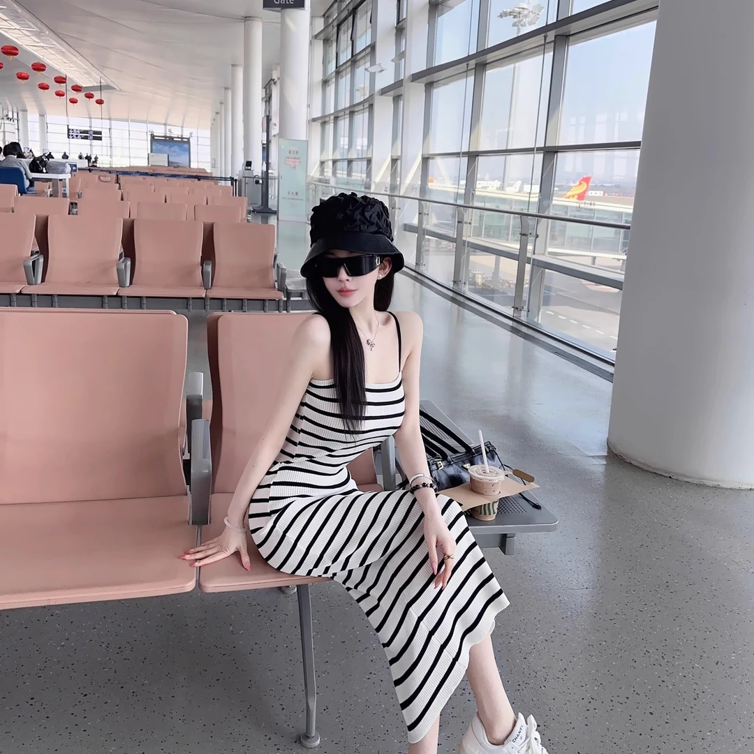韩版纸片人夏季款显瘦包臀条纹吊带针织连衣裙女百搭休闲慵懒长裙