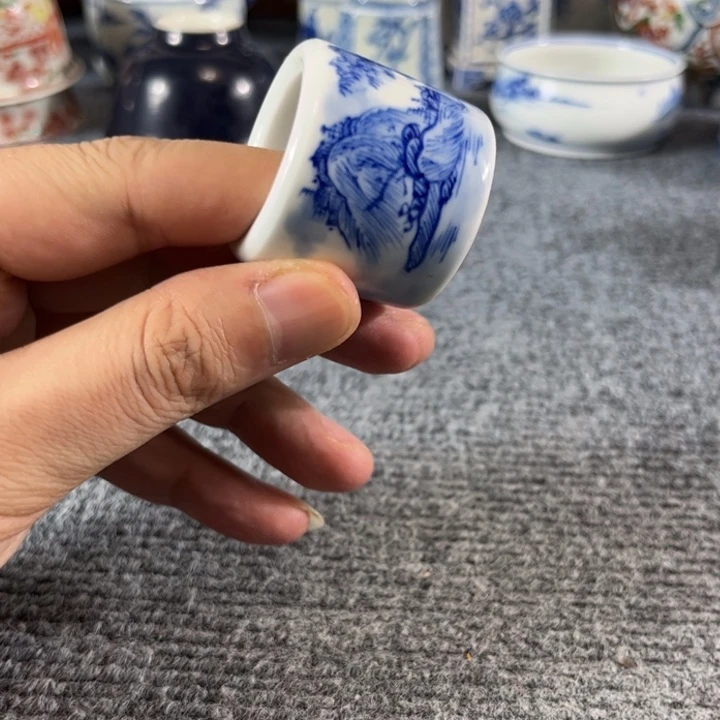 摆件一个青花的小扳指