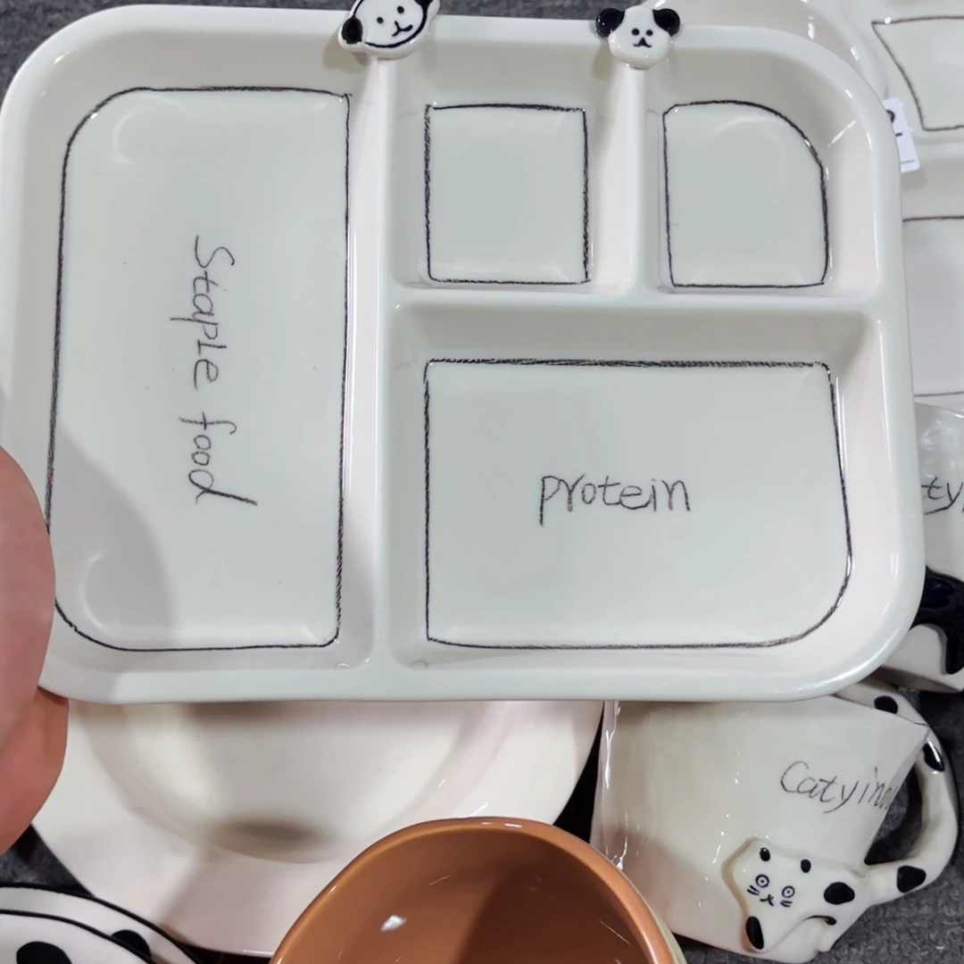 白瓷纽扣小狗四格分餐盘