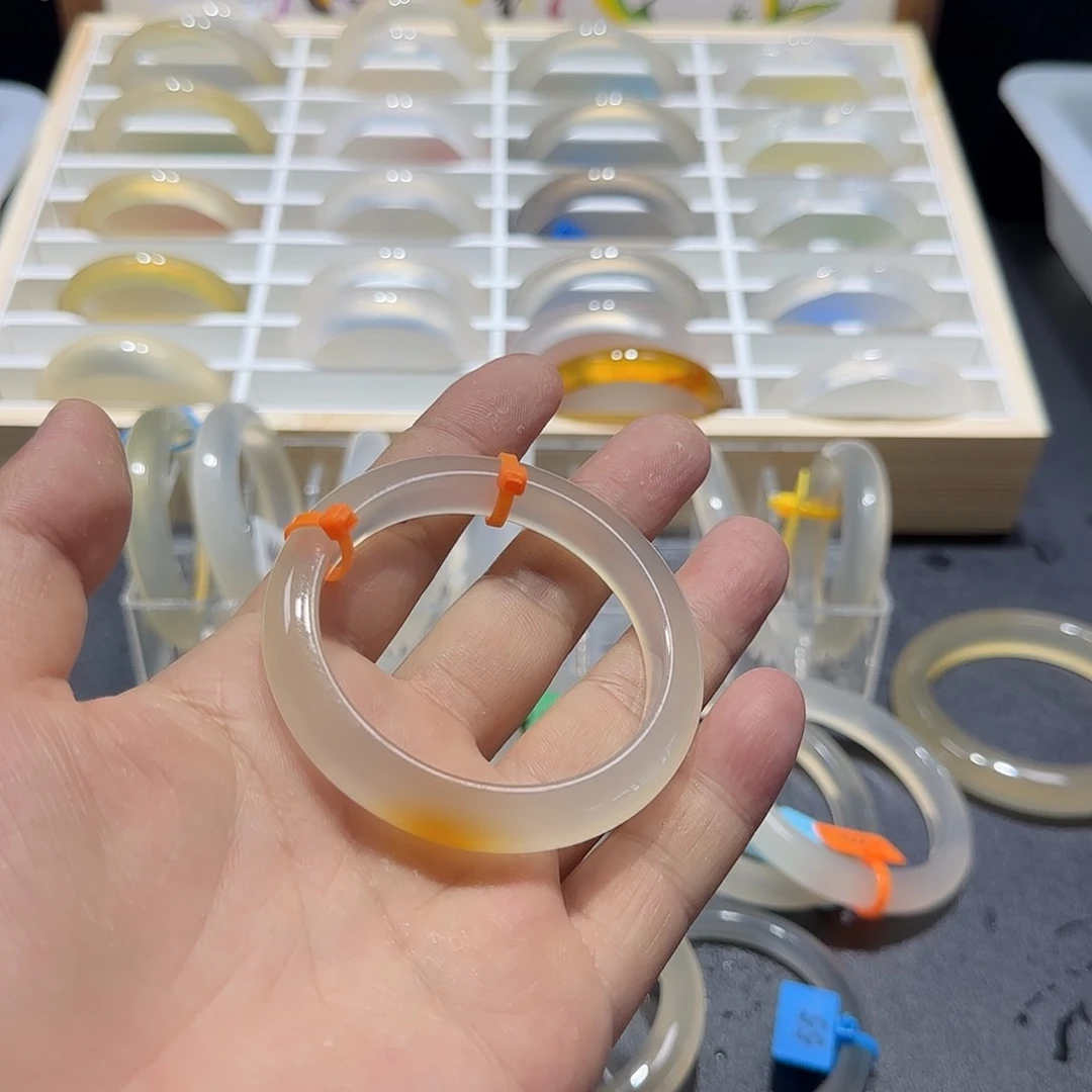 好****玛瑙/玉髓手镯未镶嵌