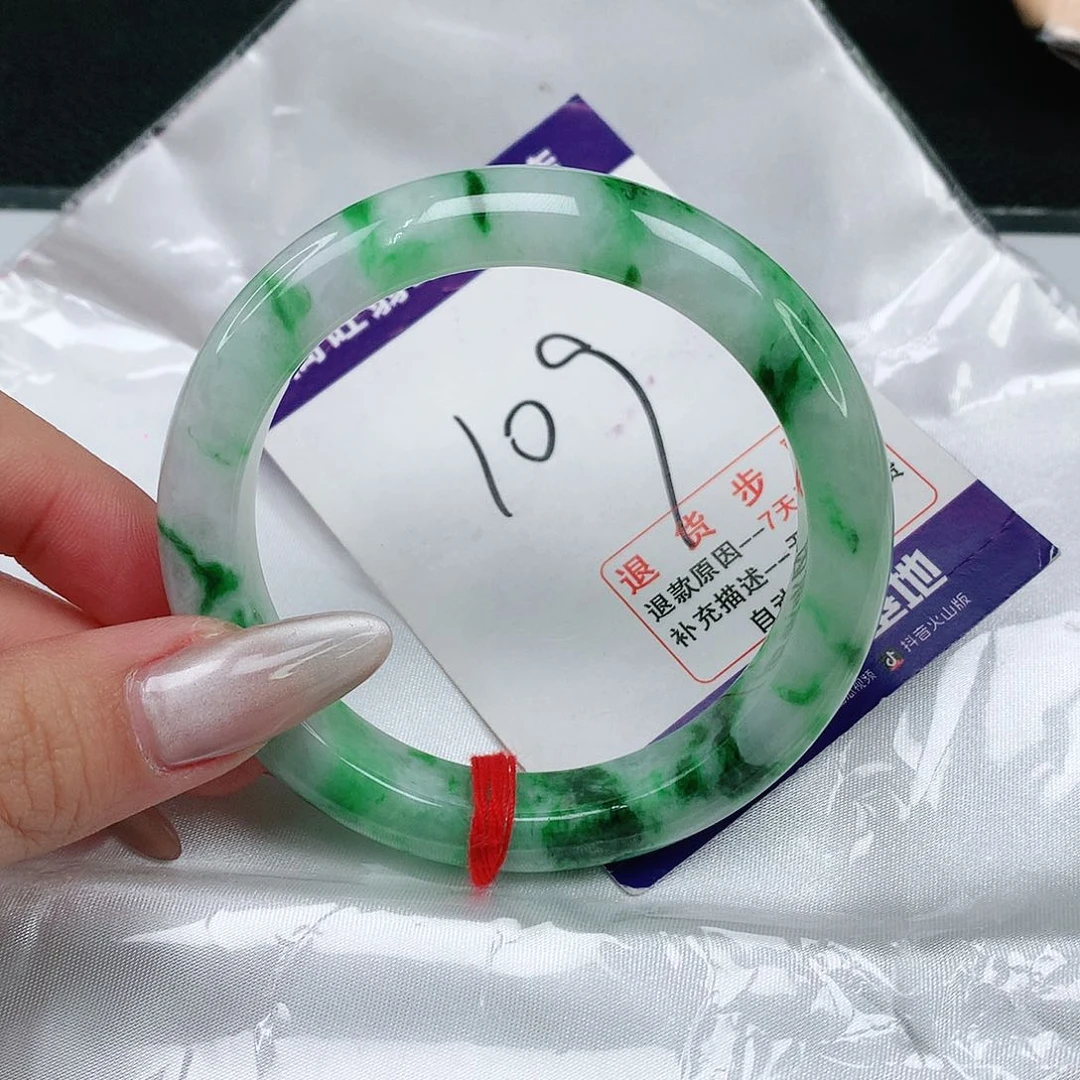 翡翠手镯未镶嵌翡翠12