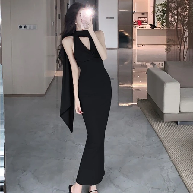 性感御姐风挂脖v领连衣裙女夏季法式开叉包臀裙高级感露背礼服裙