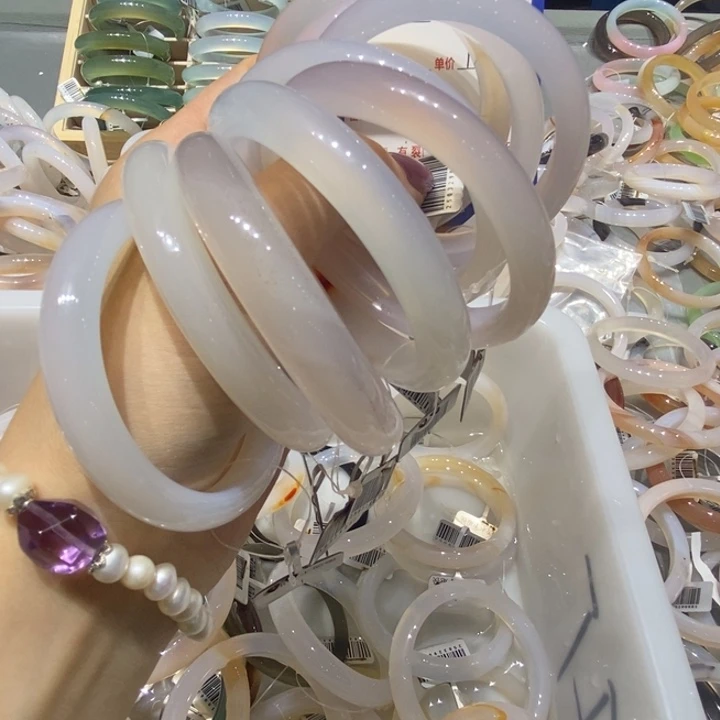 玛瑙/玉髓手镯未镶嵌大****?