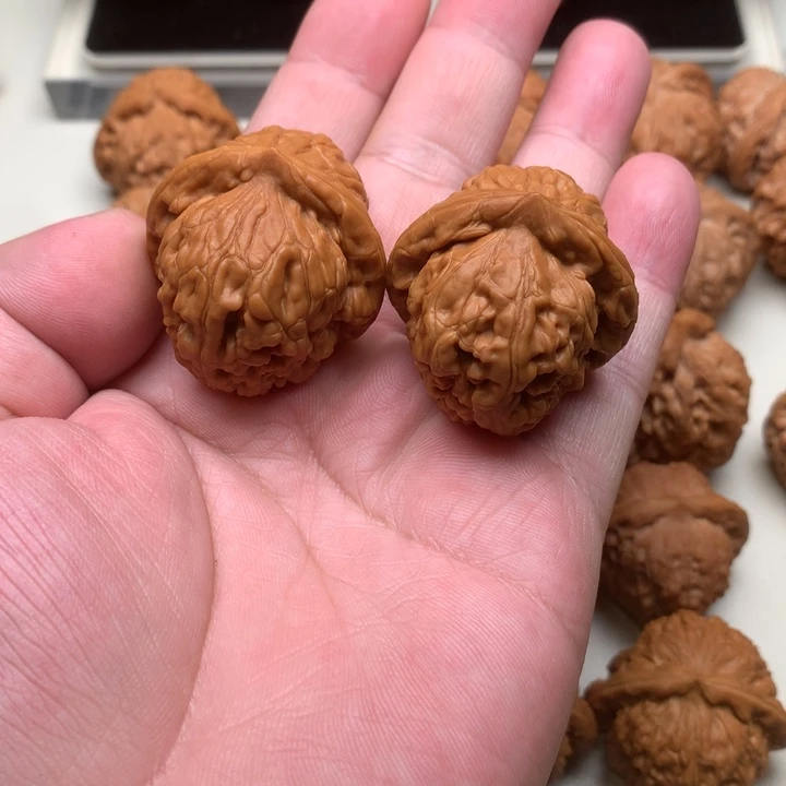 文玩核桃吊坠W***y金字塔