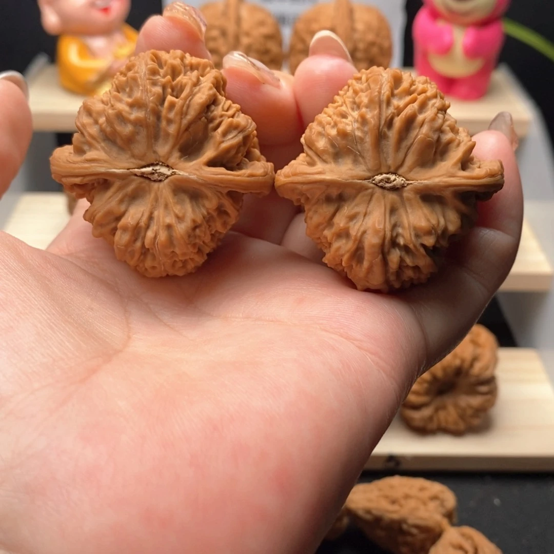 核桃把件幸****?12号。高炮三角 41。