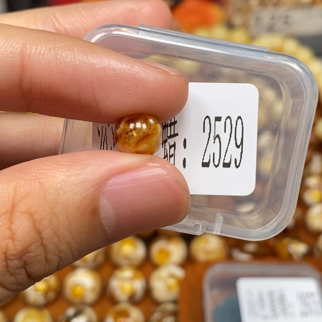 蜜蜡未镶嵌珠宝奇石2529
