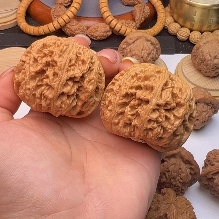 文玩核桃把件粗筋48