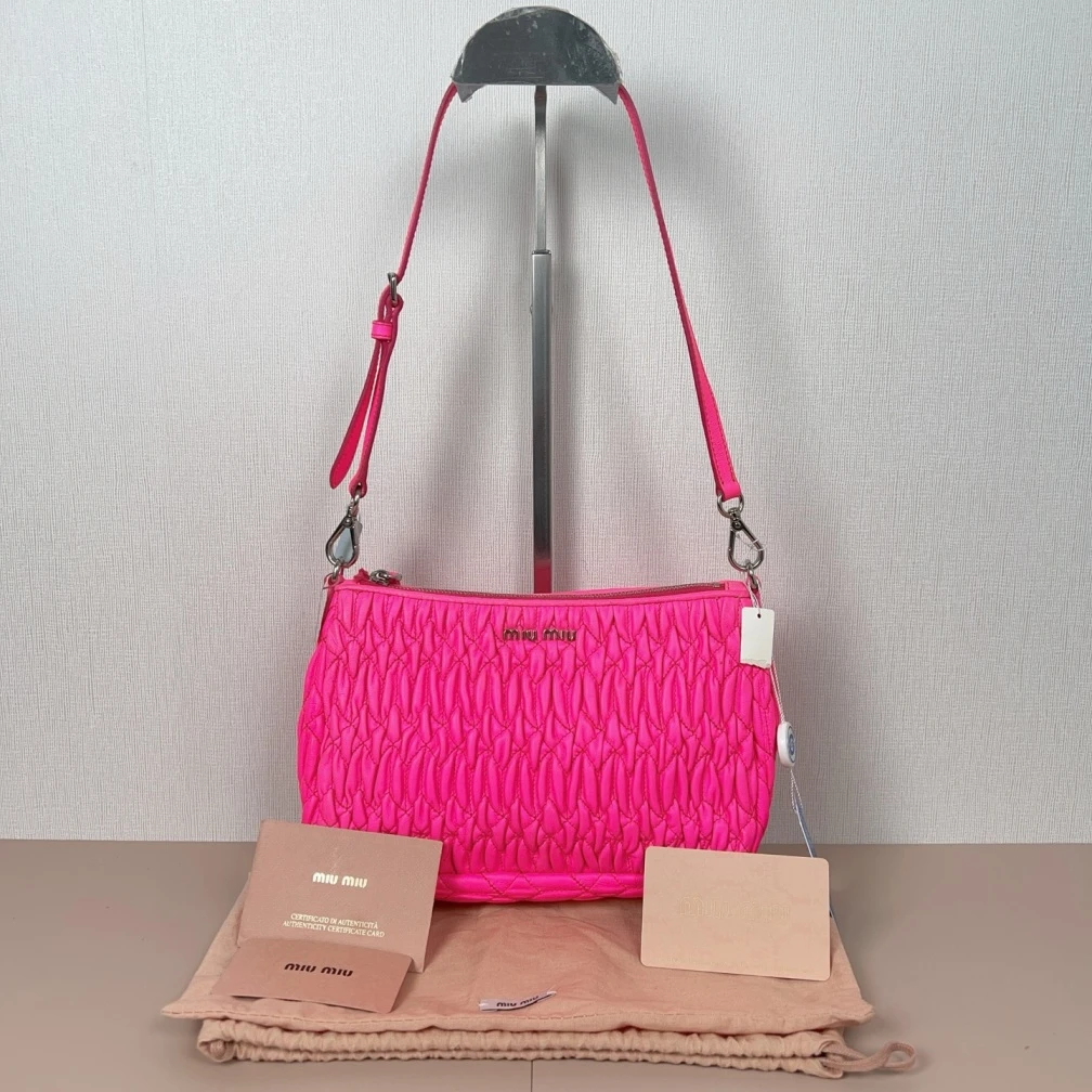 95新 MIU MIU/缪缪 缪缪褶皱单肩腋下包a9714