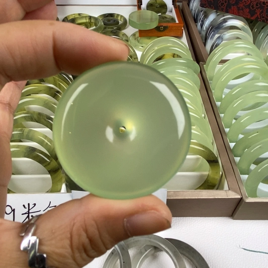 未镶嵌蛇纹石玉颈饰