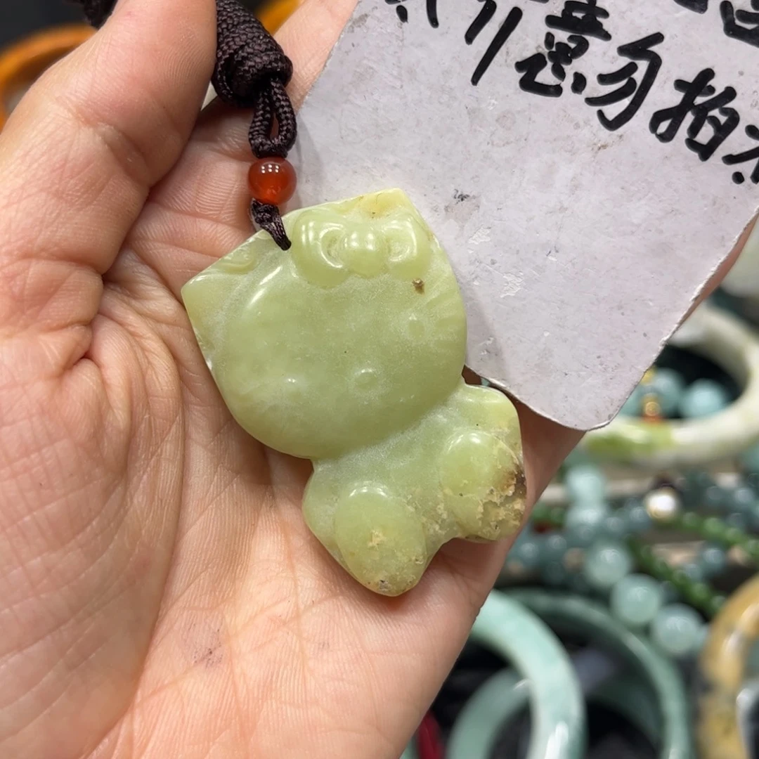 蛇纹石玉颈饰未镶嵌