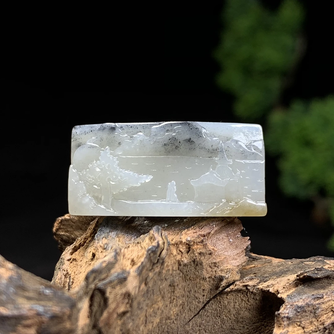 天然新疆和田玉三色山水手牌尺寸33*16*6重量6克