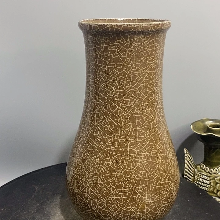 溪口官窑胆瓶造型独特