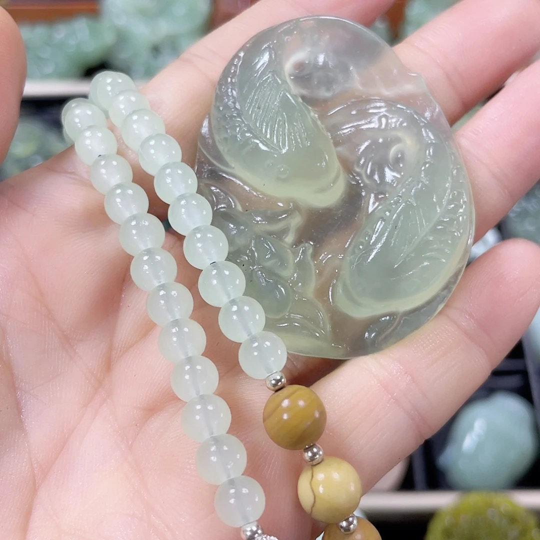 蛇纹石玉颈饰未镶嵌