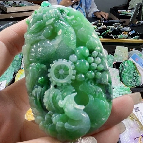 颈饰未镶嵌翡翠一个
