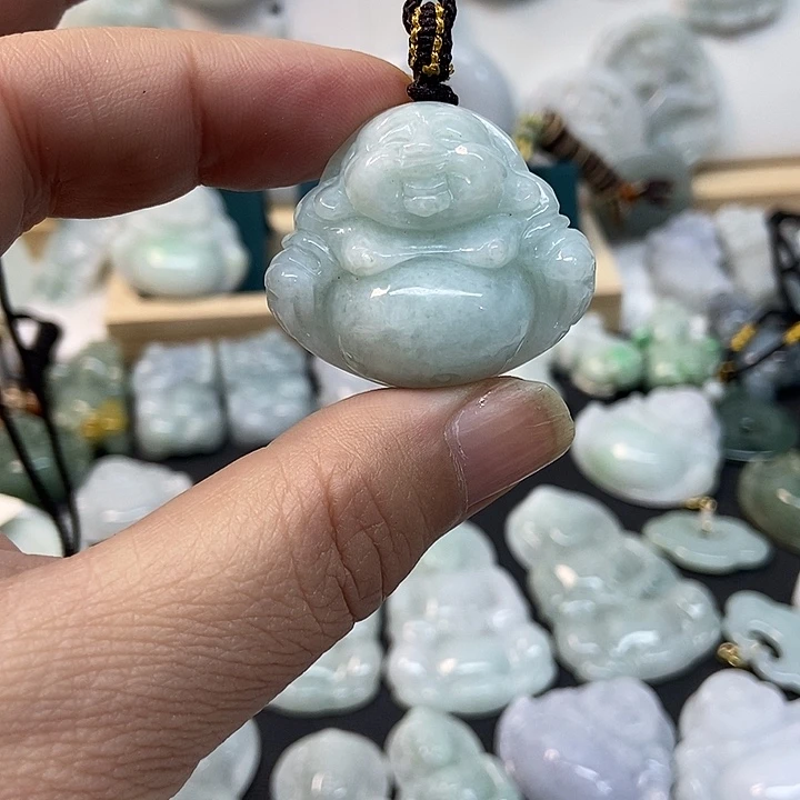 翡翠未镶嵌颈饰佛公