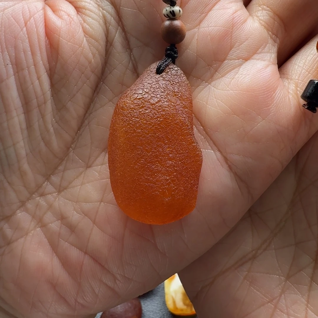 琥珀裸石未镶嵌吊坠