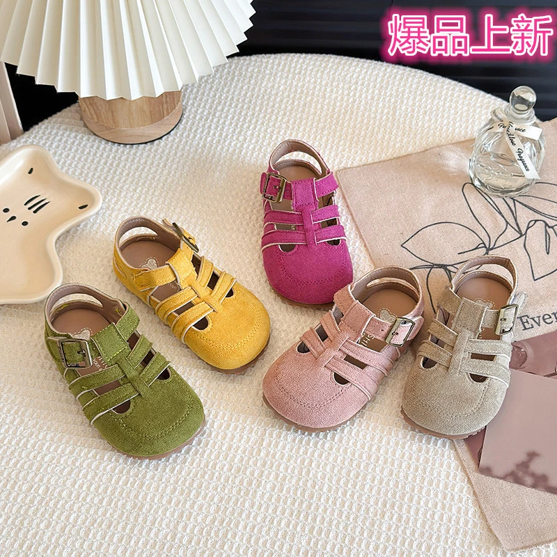 新款罗马包头女童凉鞋2025夏季儿童勃肯凉鞋日常休闲复古平底鞋子