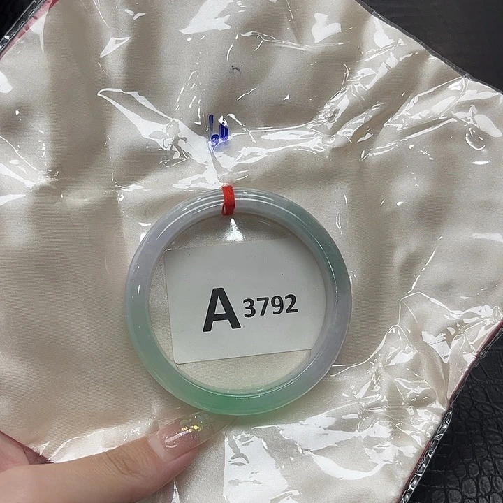 翡翠手镯未镶嵌默认微瑕