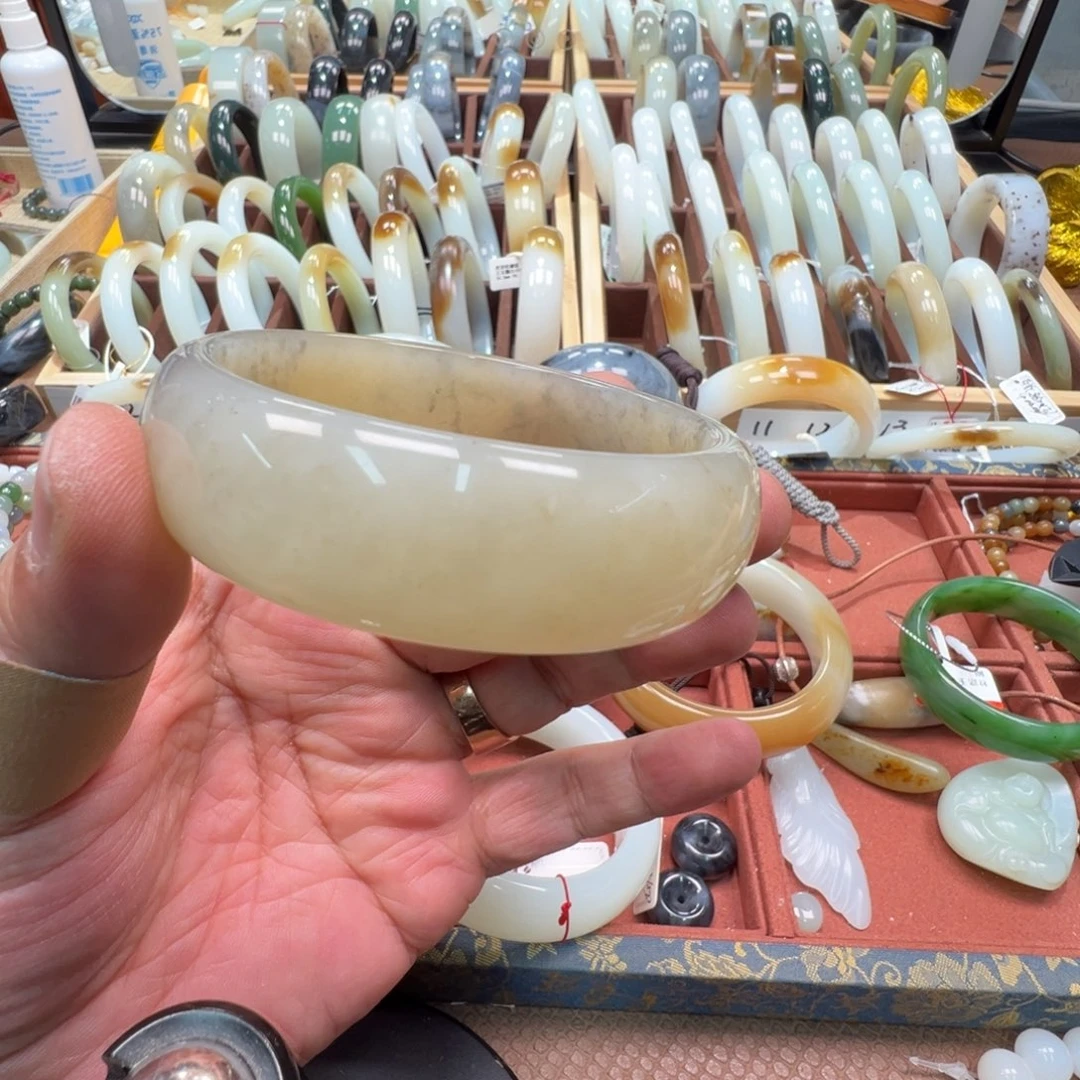 用***0和田玉（糖玉）未镶嵌手镯