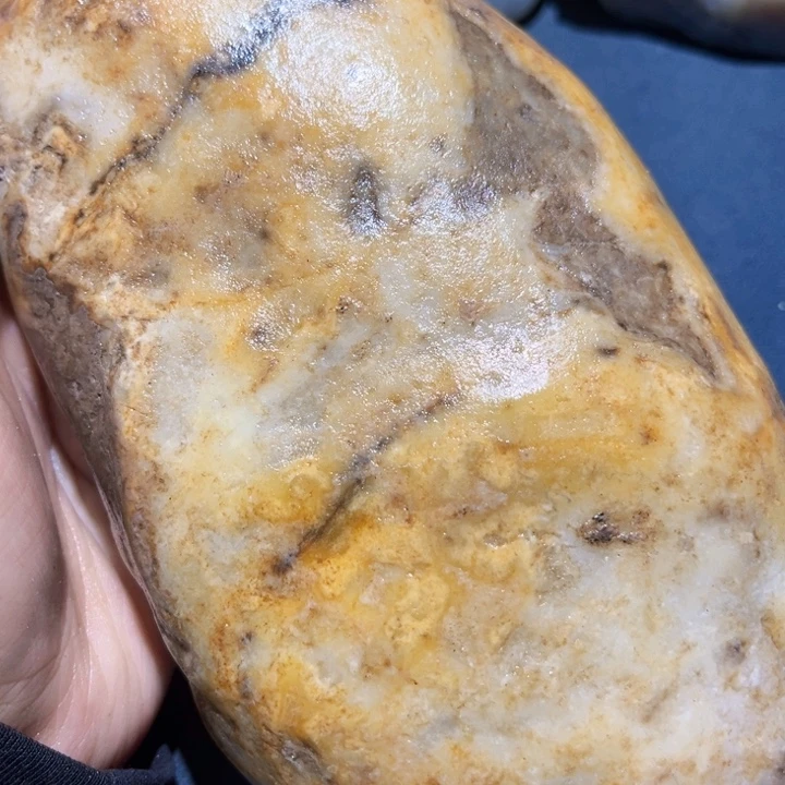 和田玉（糖玉）未镶嵌珠宝奇石