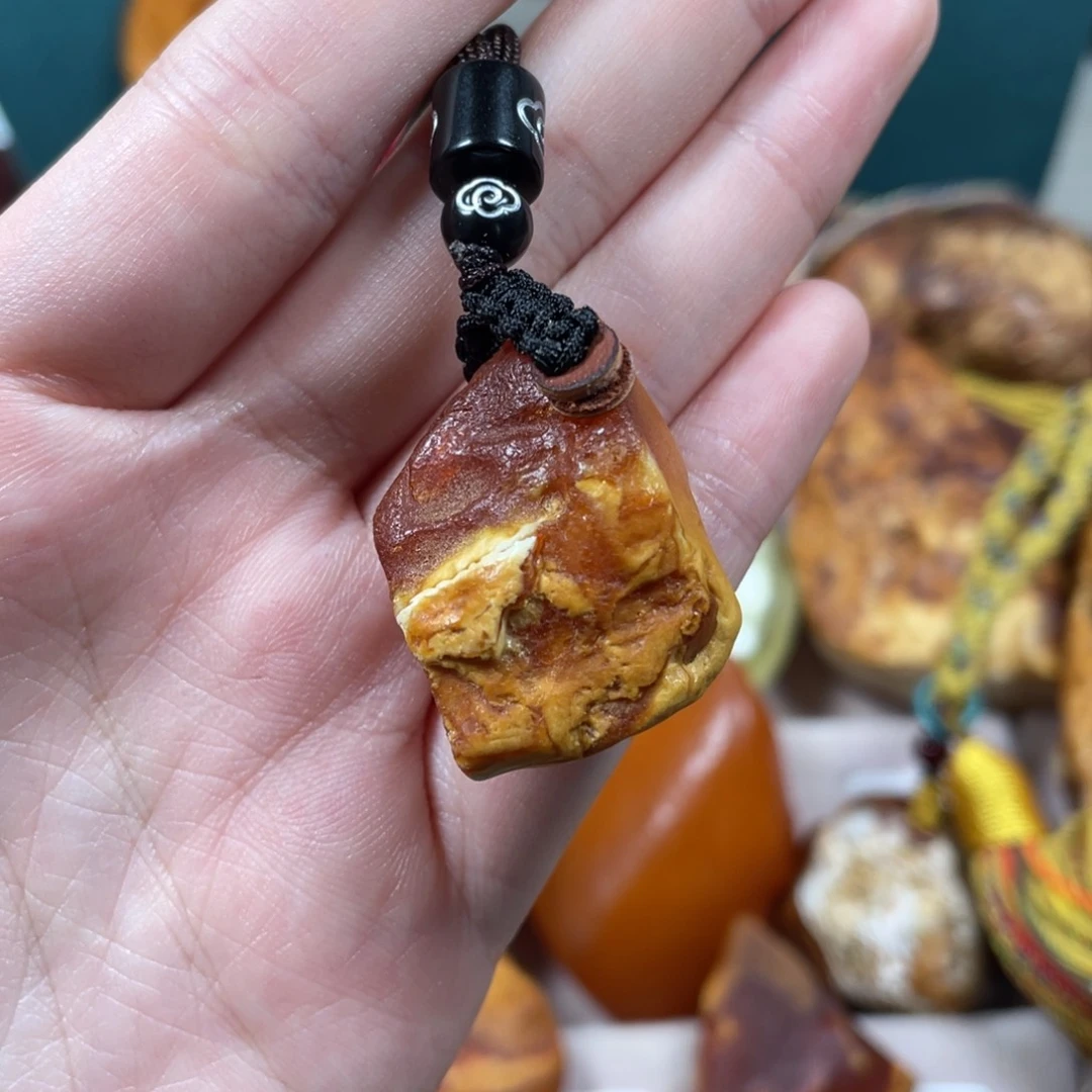 琥珀珠宝奇石未镶嵌