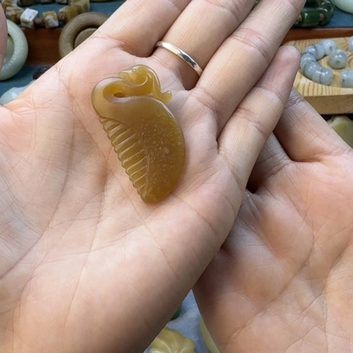 和田玉（糖玉）未镶嵌车挂