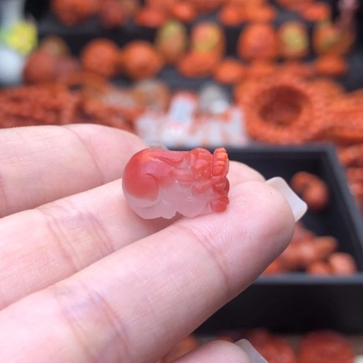 南红玛瑙未镶嵌挂件