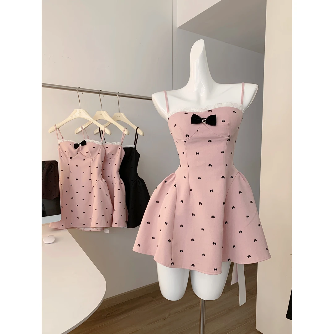 miu里miu气穿搭粉色抹胸吊带连衣裙气质名媛高级感收腰蓬蓬短裙子