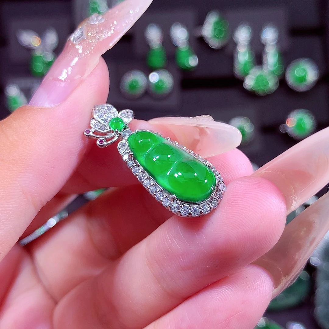 翡翠未镶嵌颈饰挂件