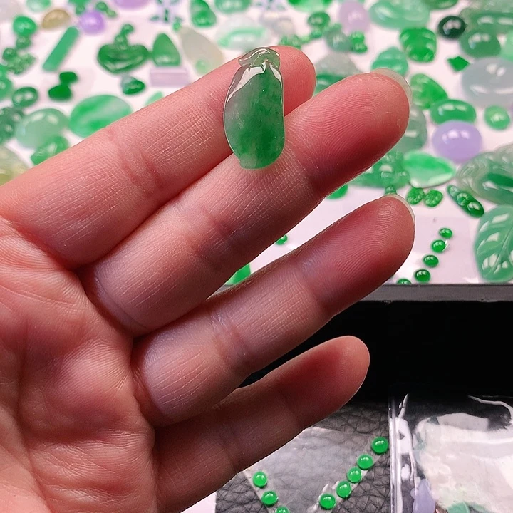 翡翠颈饰未镶嵌翡翠