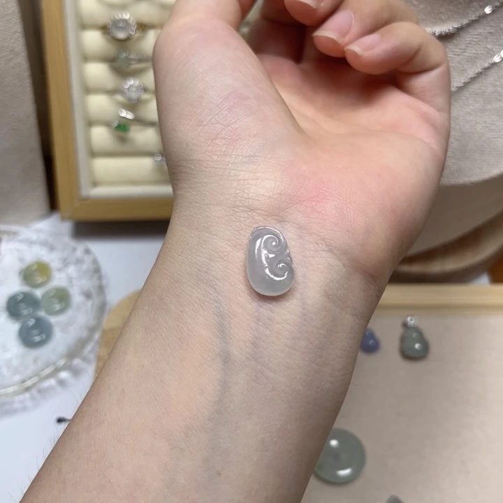 翡翠未镶嵌颈饰冰胶小胖如意