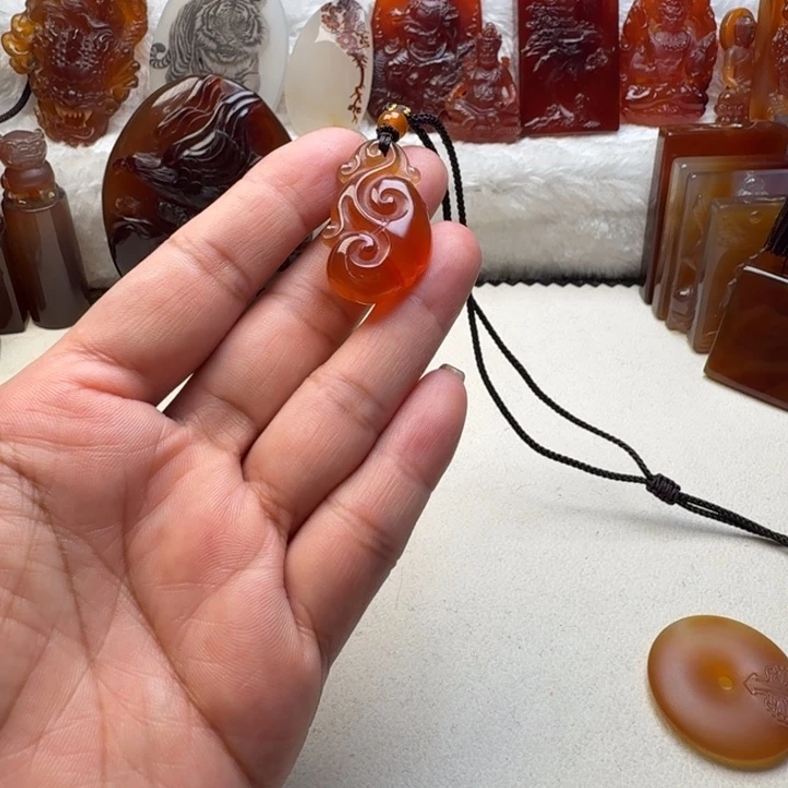 ****待玛瑙/玉髓颈饰合金