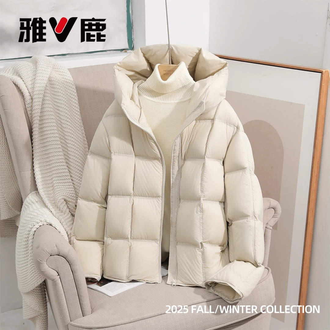 雅鹿短款时尚休闲羽绒服女款2025秋冬新款宽松连帽保暖面包服外套