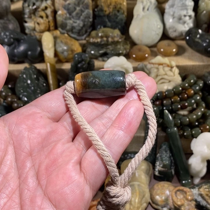 透闪石质玉未镶嵌挂件