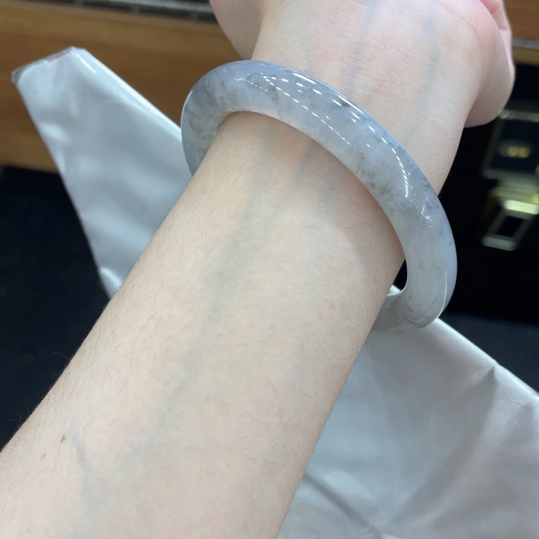 未镶嵌手镯翡翠卡57圆条，藕粉乌鸡