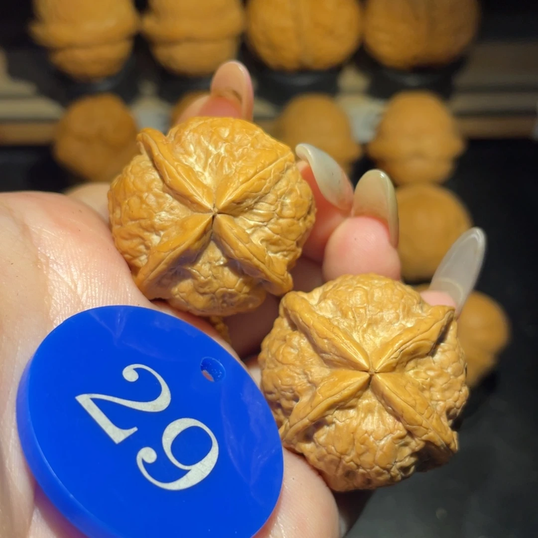 四棱33尺寸核桃。