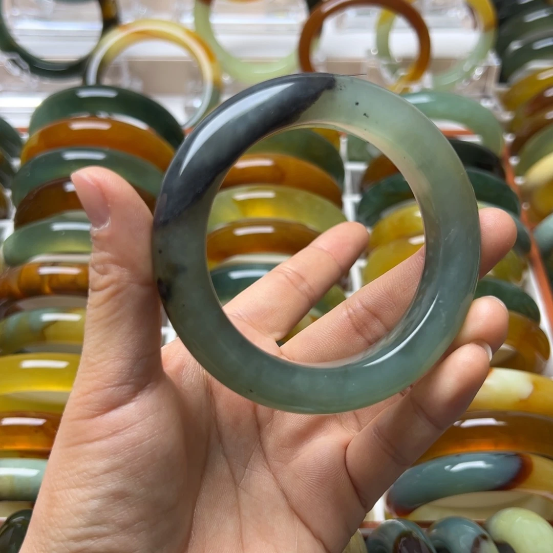 蛇纹石玉未镶嵌手镯