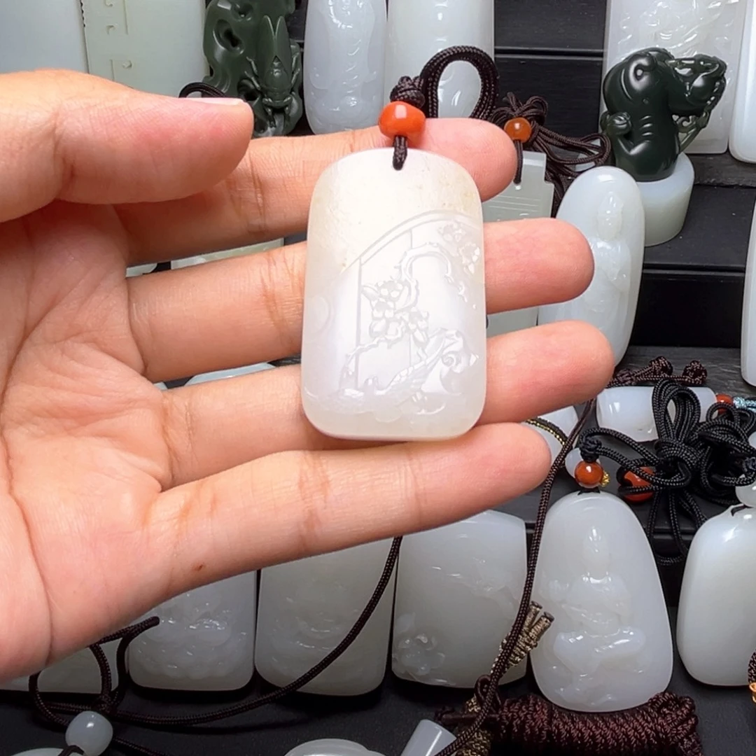 若***物颈饰未镶嵌和田玉