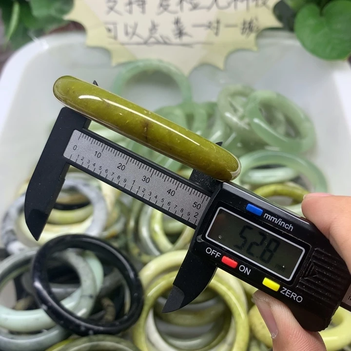 蛇纹石玉未镶嵌手镯70